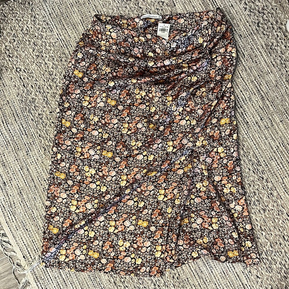Midi skirt with slit - NWT